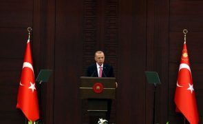 Erdogan culpa Ocidente pelo naufrágio que matou centenas de pessoas