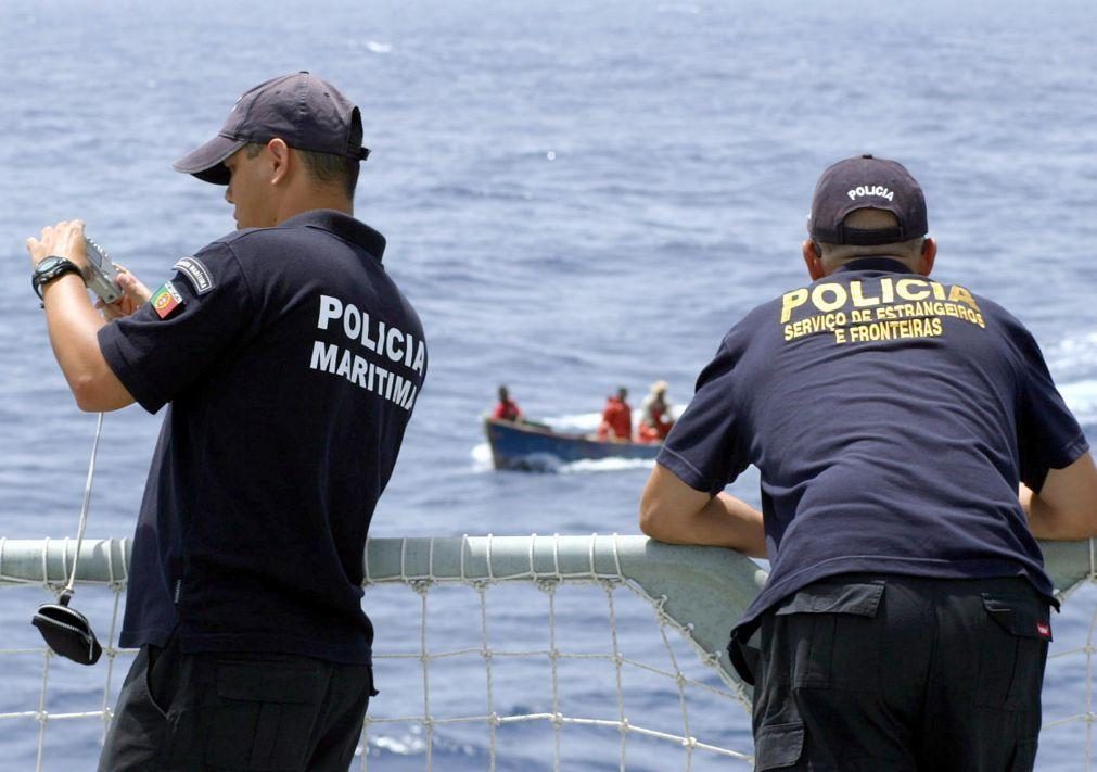 Polícia Marítima detém 4 pessoas e identifica 243 imigrantes