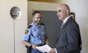 Presidente da Suíça anuncia saída surpresa de funções governativas no final do ano
