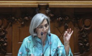 Governo atribui dificuldades de especialistas no SNS à concorrência 