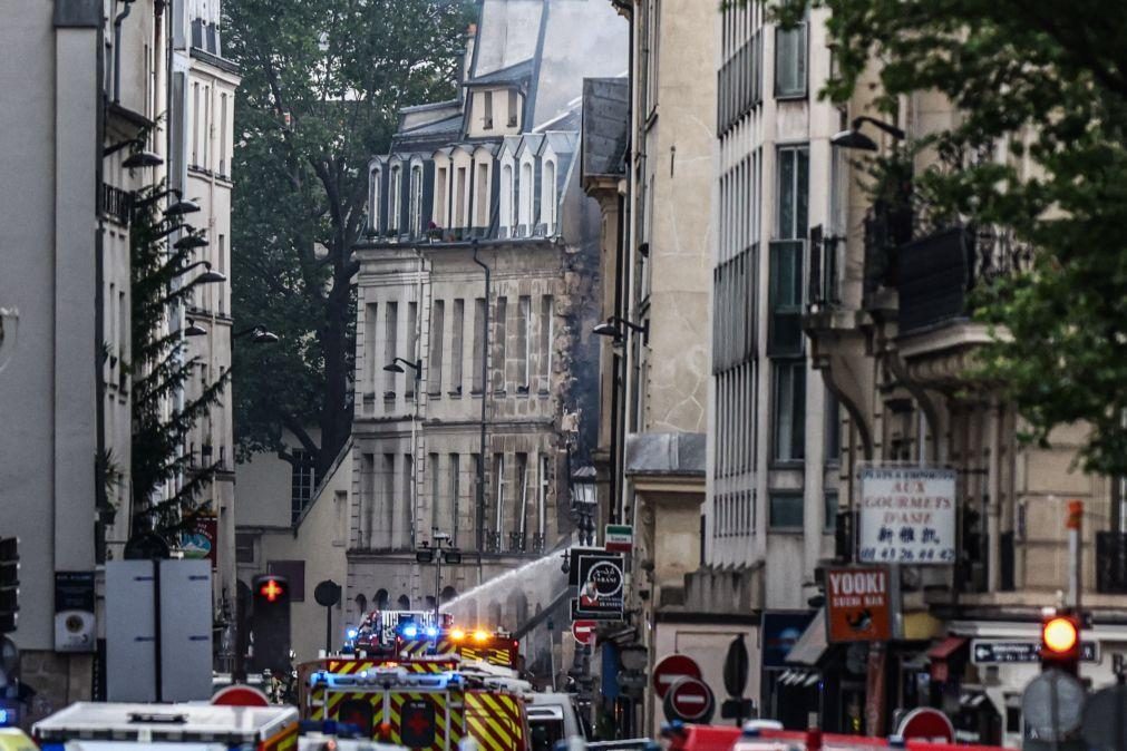 Sobe para 29 número de feridos no incêndio e desabamento de edifício em Paris