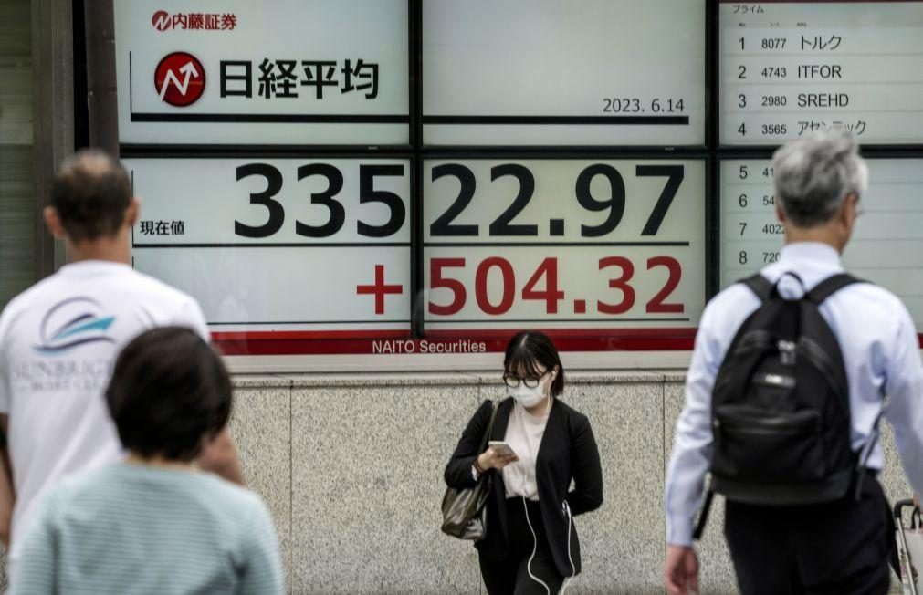Bolsa de Tóquio fecha a perder 0,92%