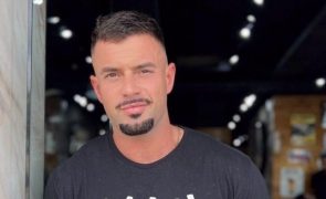 Marco Costa Assinala os 5 meses de vida da filha em... tronco nu. Veja aqui!