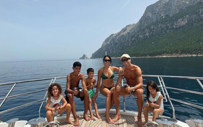 Cristiano Ronaldo Já começaram as férias em família! Há luxo, sol e paixão