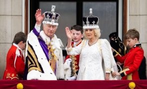 Realeza - Leitura labial “trama” Rei Carlos III e Camilla
