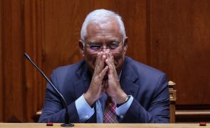 Oposição questiona primeiro-ministro sobre escala em Budapeste mas Costa não responde