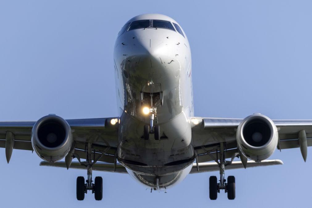 Tribunal europeu quer fiscalização de emissões em transportes aéreos e marítimos