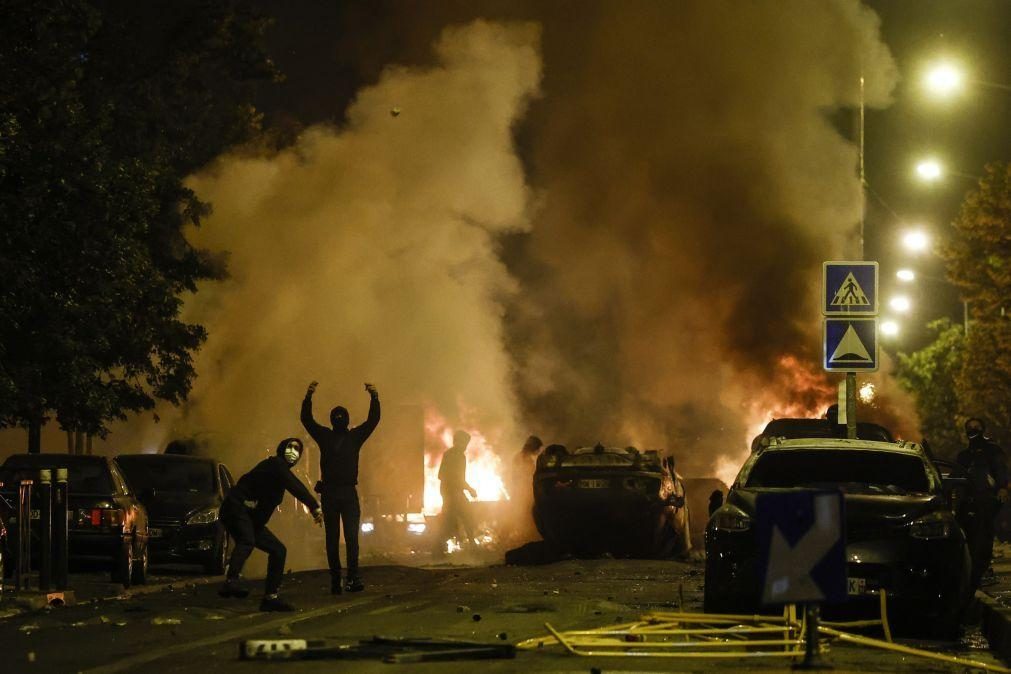Pelo menos 77 detidos em protestos em França após morte de jovem às mãos da polícia
