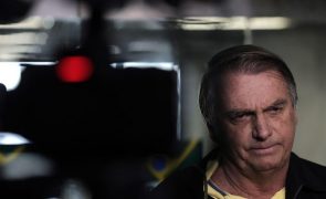 Maioria dos juízes condena ex-PR brasileiro Bolsonaro à inelegibilidade até 2030
