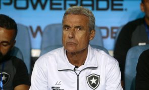Botafogo anuncia saída de treinador português Luís Castro