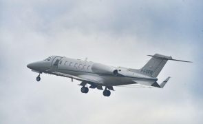 Voos em jatos privados começam hoje a pagar taxa de carbono