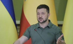 Zelensky admite dias difíceis mas reclama avanços