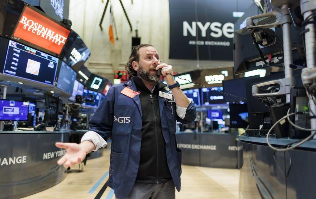 Wall Street inicia sessão sem um rumo definido