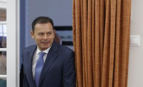 Aeroporto: Montenegro acusa Governo de 
