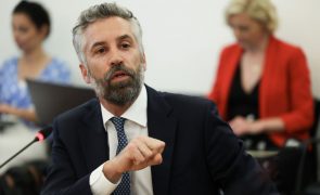Pedro Nuno Santos regressa ao Parlamento e diz-se candidato... 