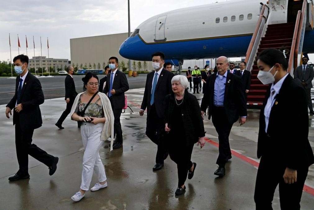 Yellen visita Pequim para estabilizar relações entre Estados Unidos e China