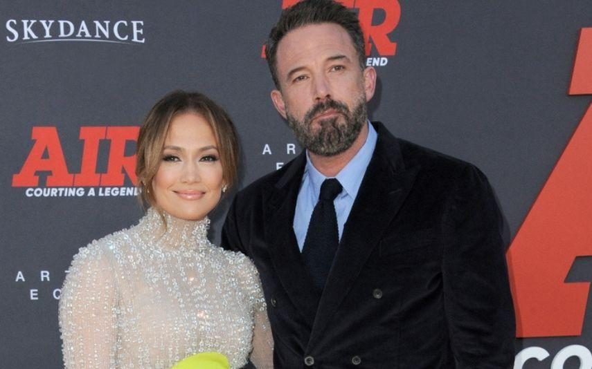 Jennifer Lopez - Com Ben Affleck a tratar do vício do álcool, cantora é arrasada por causa de novo anúncio