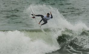 Frederico Morais avança para as 'meias' do Ballito Pro de surf na África do Sul
