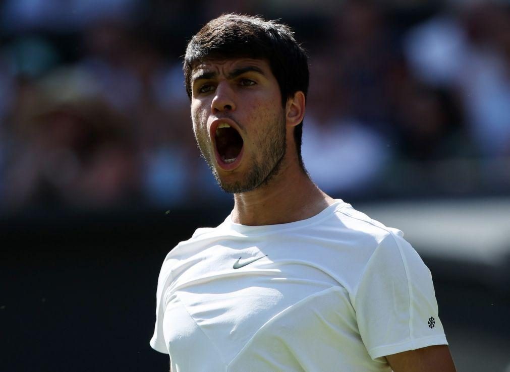 Wimbledon: Alcaraz, líder do ranking mundial, apura-se para a terceira ronda