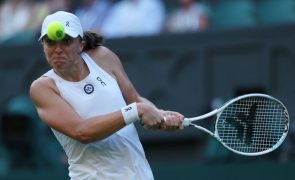 Wimbledon: Swiatek, líder mundial, apura-se para a quarta ronda