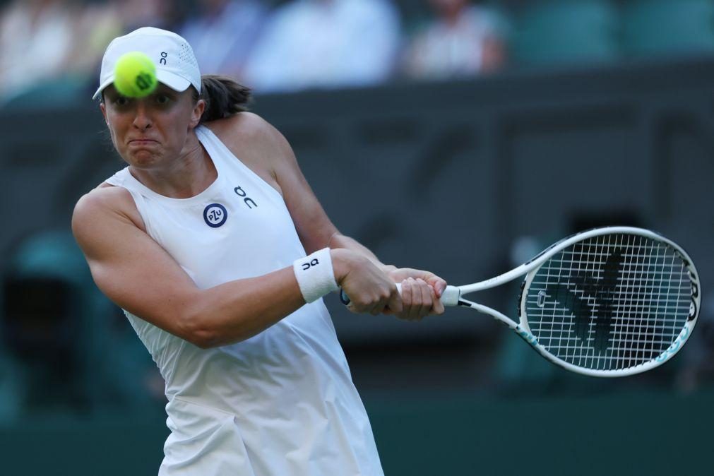 Wimbledon: Swiatek, líder mundial, apura-se para a quarta ronda