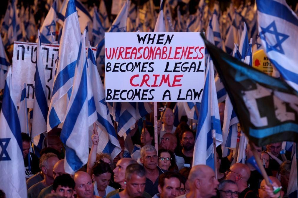 Milhares de pessoas voltam a sair às ruas contra reforma judicial em Israel