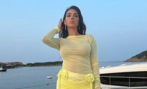 Georgina Rodríguez descuidada mostra as cuequinhas