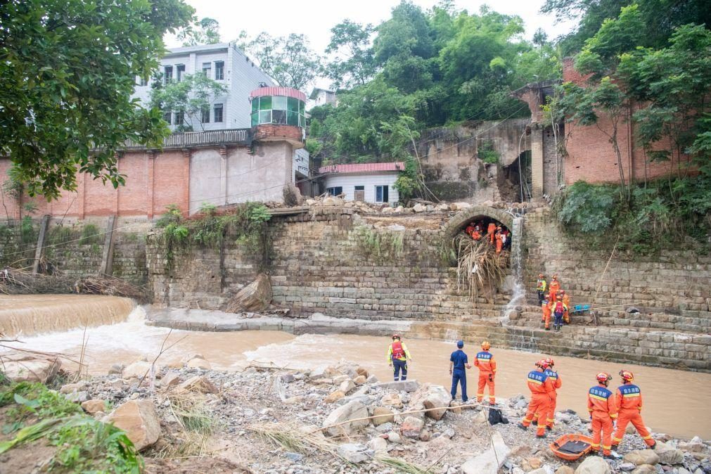 Doze rios chineses ultrapassam nível de alerta após fortes chuvas