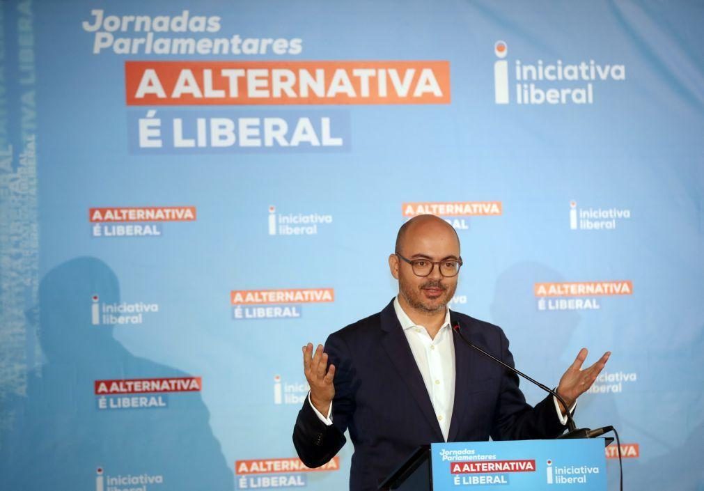 IL diz que ministro da Cultura é voz de Costa e acusa-o de