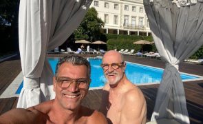 Marcos Caruso - Ator brasileiro e marido passam férias românticas em Portugal