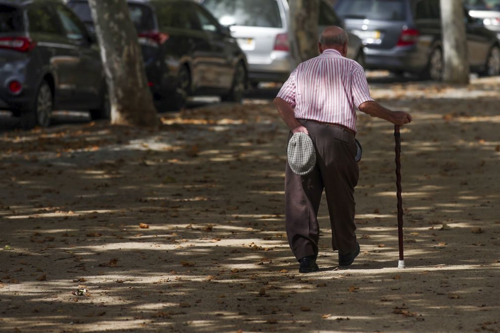 Mais de 400 mil idosos portugueses em risco de pobreza