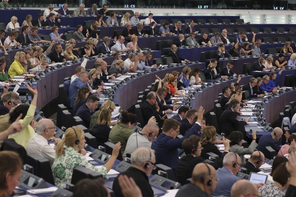Parlamento Europeu quer impulsionar a indústria de 'chips' da UE com apoio de 3,3 mil ME