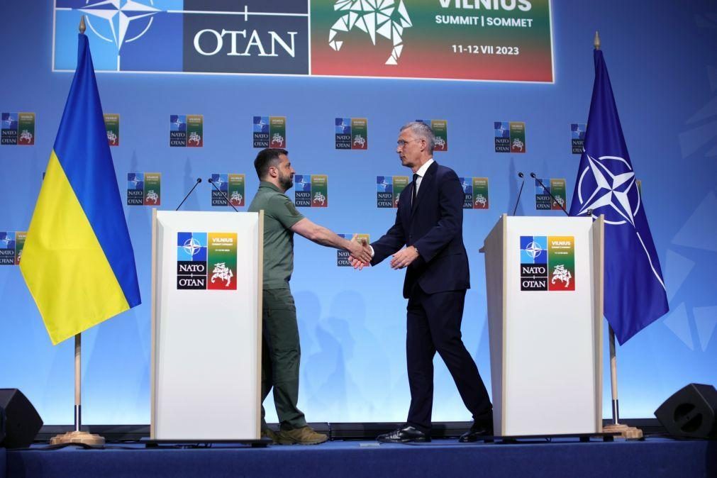 Stoltenberg diz a Zelensky que espera que um dia se encontrem