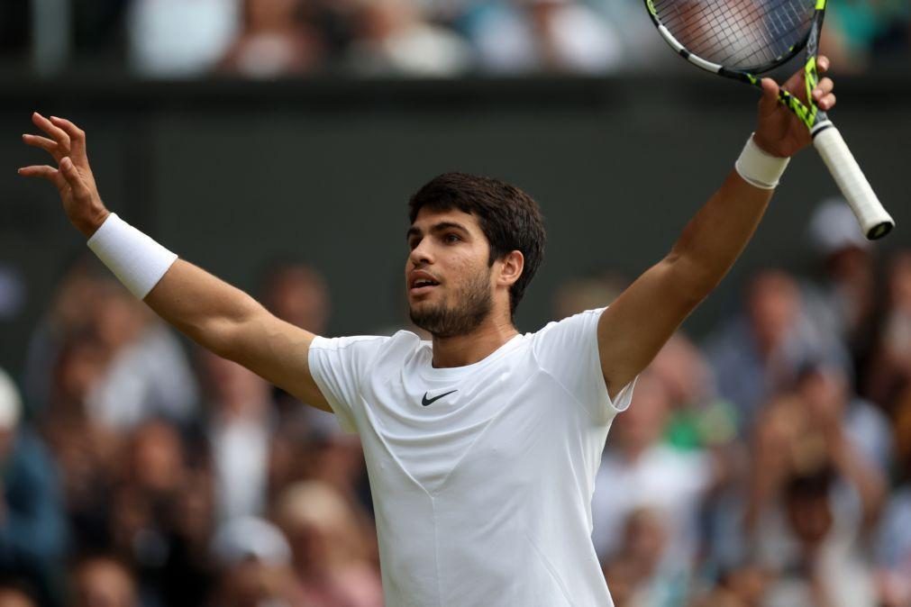 Alcaraz, número um mundial, nas meias-finais pela primeira vez em Wimbledon