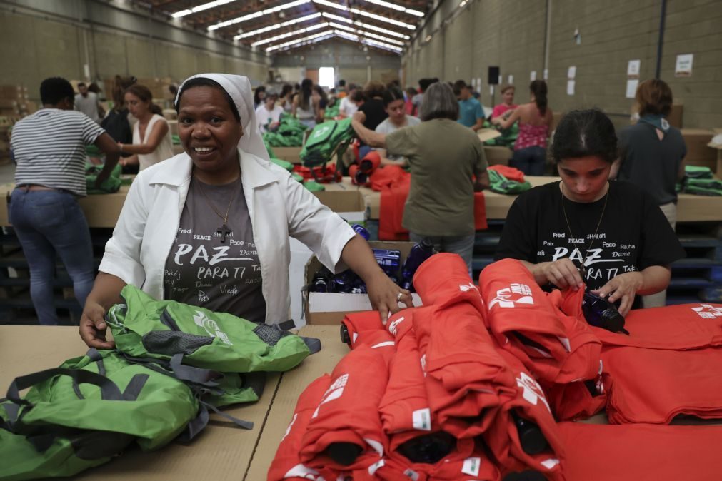 Voluntários preparam em Setúbal meio milhão de 'kits' para peregrinos