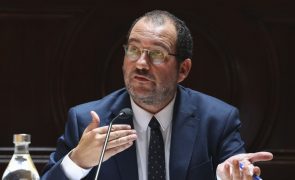 Ministro insiste que docentes com habilitação própria são 