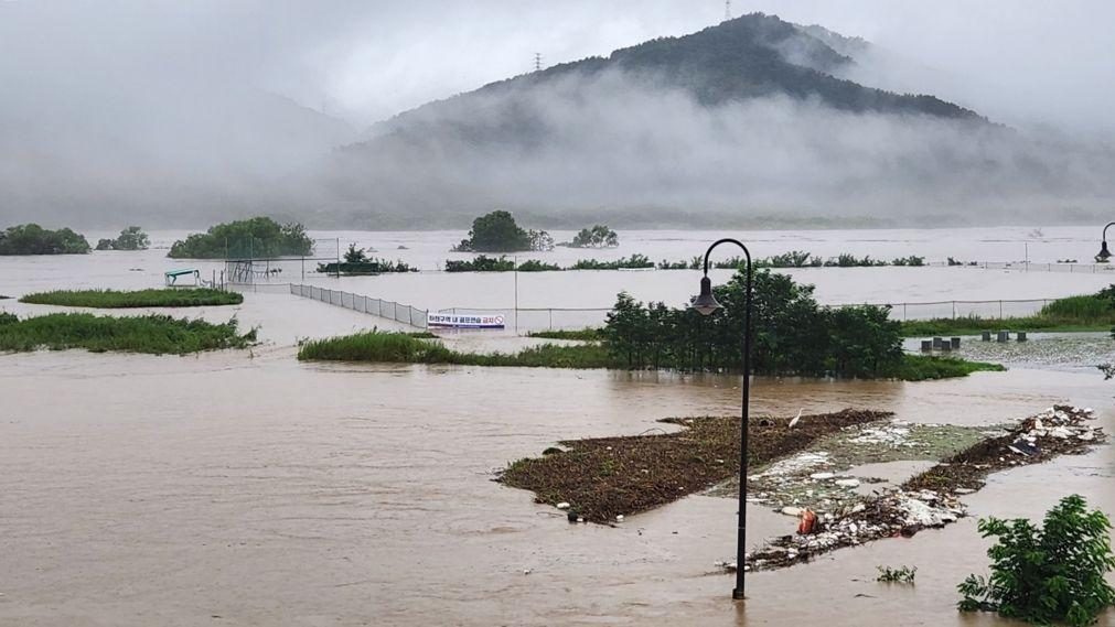 Dois mortos e milhares de deslocados devido às fortes chuvas na Coreia do Sul