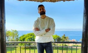 António Raminhos Chora a morte do pai em comovente desabafo