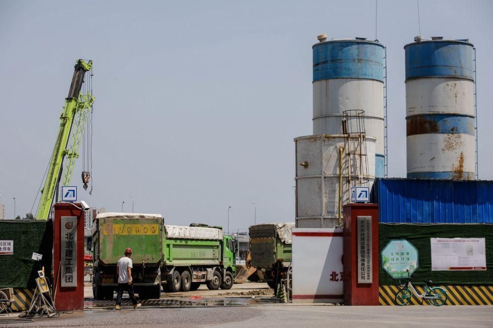 Praças financeiras asiáticas em queda após China publicar dados económicos