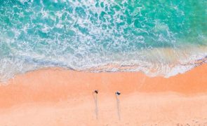 Paraísos lusos no Instagram e TikTok: Descubra as praias incríveis para este verão