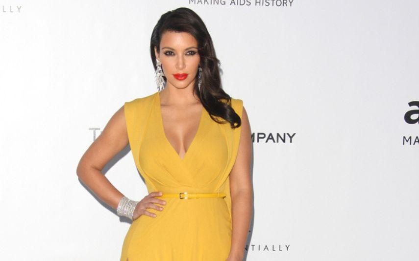 Kim Kardashian - Roupa criada pela influenciadora salvou vida a fã que foi baleada quatro vezes