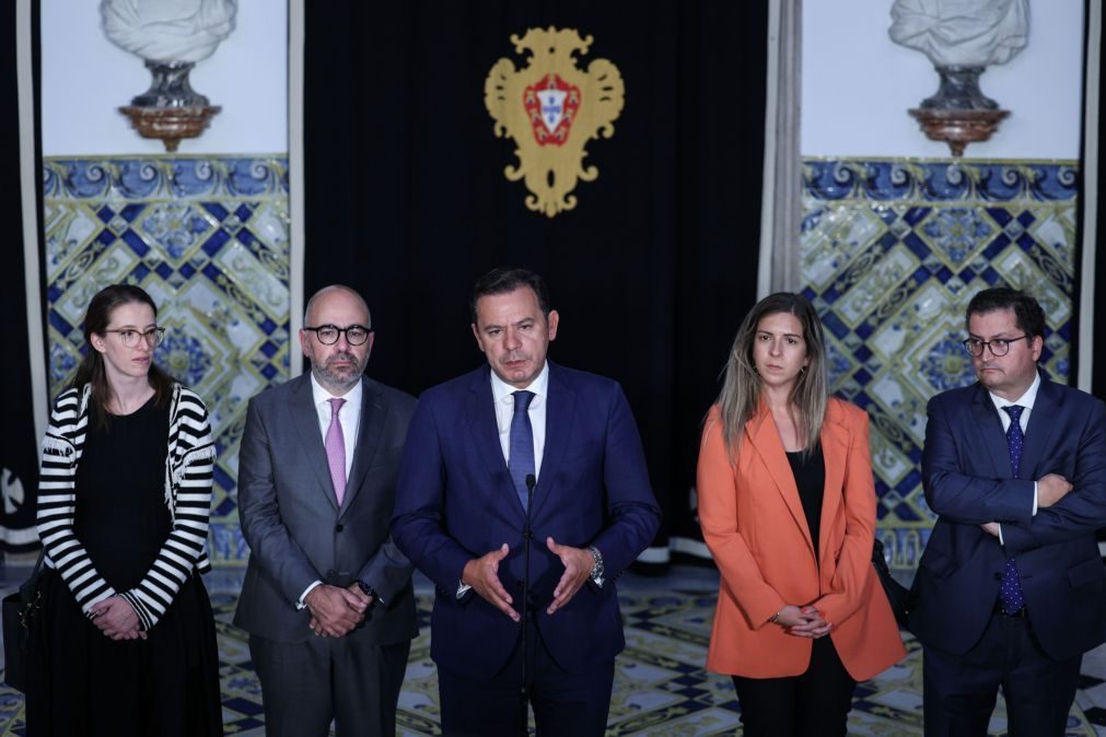 Presidente do PSD recusa desviar-se dos