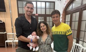 Tony Carreira visita filha de Sandrina Pratas
