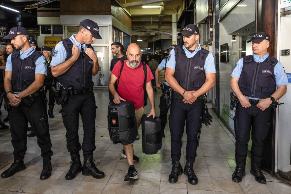 Administrador do Stop no Porto apanhado de surpresa com fecho de lojas