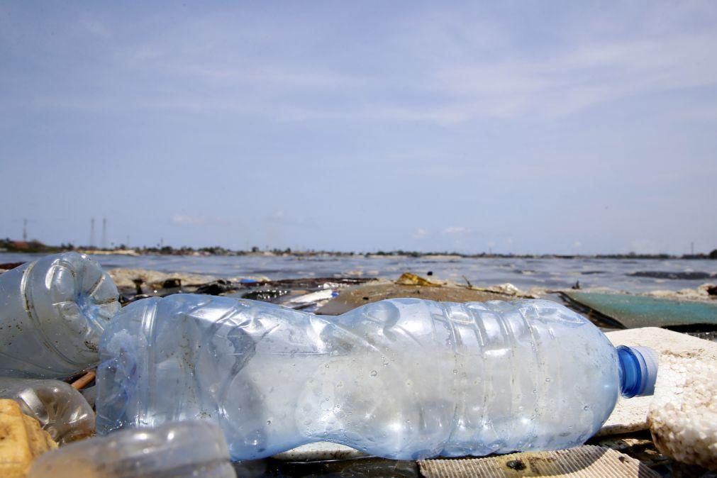 Brasil aumenta impostos sobre importações de plástico e vidro para incentivar reciclagem