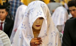 Talibãs dispersam protestos contra fecho de salões de beleza no Afeganistão