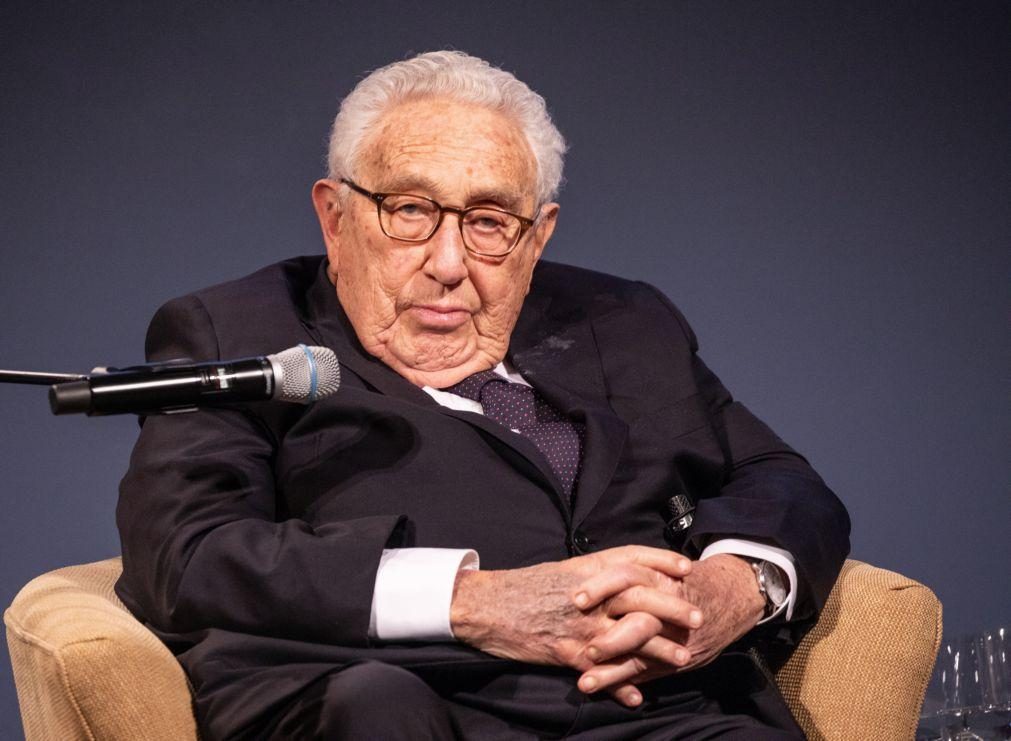 Xi Jinping destaca significado da visita de Henry Kissinger à China