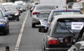 Marcha lenta com cerca de 30 carros reivindica hospital nas Caldas da Rainha