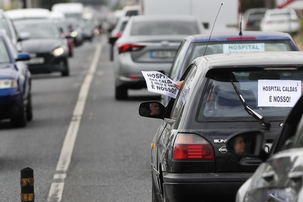 Marcha lenta com cerca de 30 carros reivindica hospital nas Caldas da Rainha