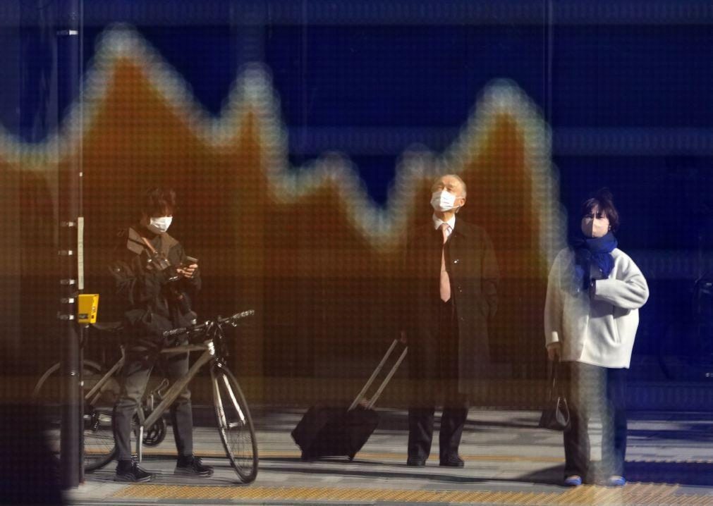 Bolsa de Tóquio fecha a perder 0,57%